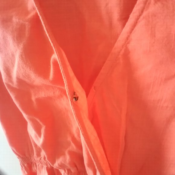 Cute Puff Sleeve, Crossover Neckline with Ruffled Hem Cotton Blouse. NWOT - Picture 4 of 6
